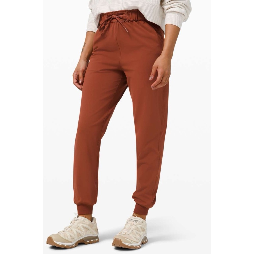 Lululemon Stretch High-Rise Jogger in Dark Terracotta